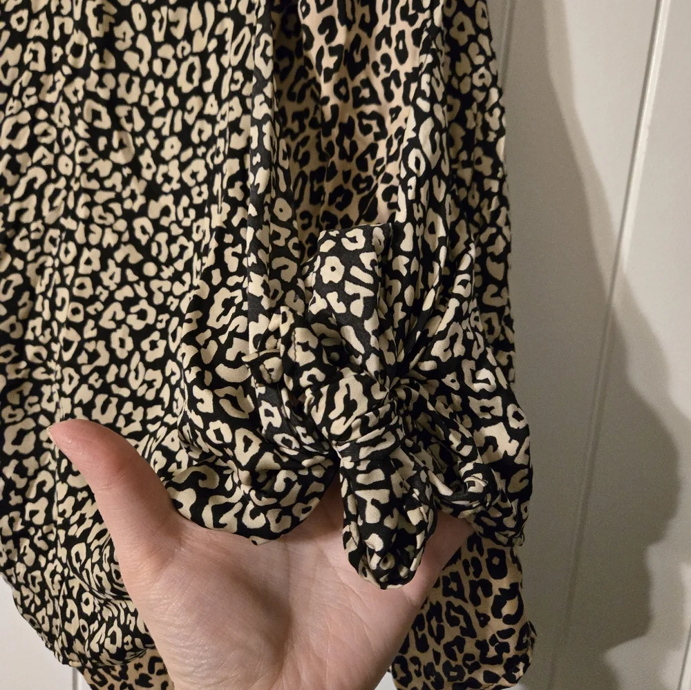 💥NEXT OFFER TAKES IT💥 Sandy & Sid Leopard Print Women's Dress Top - Picture 3 of 4